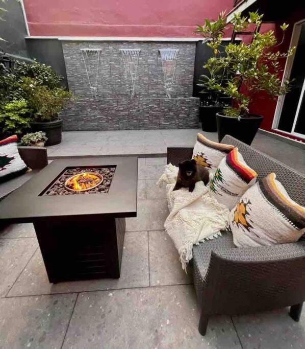 Luxurious Mid Century Modern Folk Art Home Mexico City Exterior photo