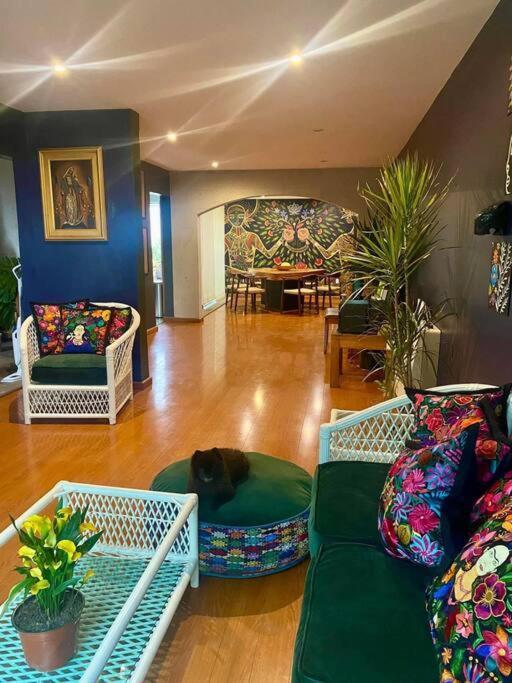 Luxurious Mid Century Modern Folk Art Home Mexico City Exterior photo